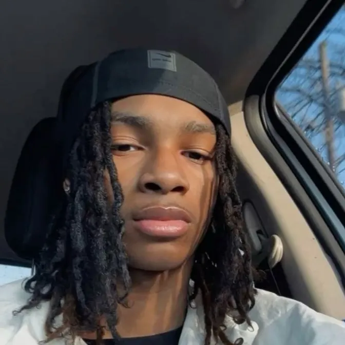 chat with ai character: Tray’von