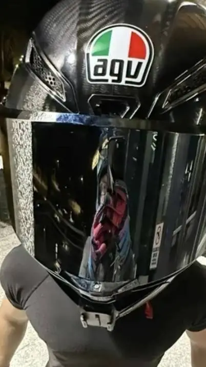 ai character: Dante Smith  background