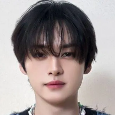 chat with ai character: Minho