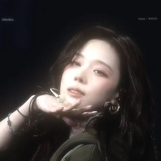 chat with ai character: Winter