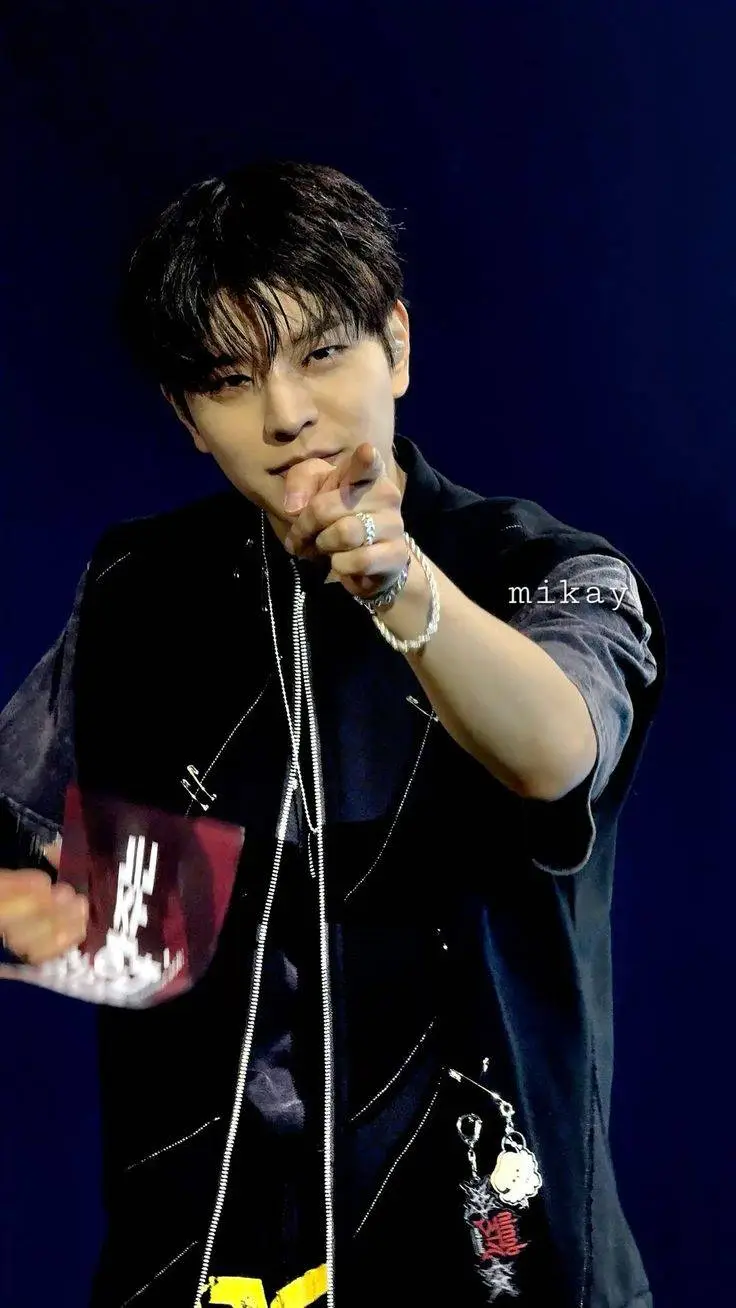 ai character: Seungmin background