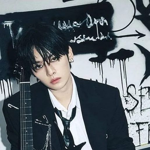 chat with ai character: Lee Know