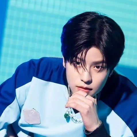 chat with ai character: Seungmin