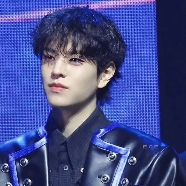 chat with ai character: Seungmin