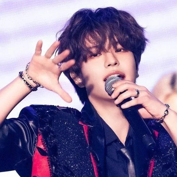 chat with ai character: Seungmin