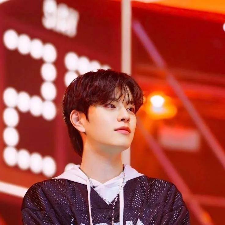 chat with ai character: Seungmin