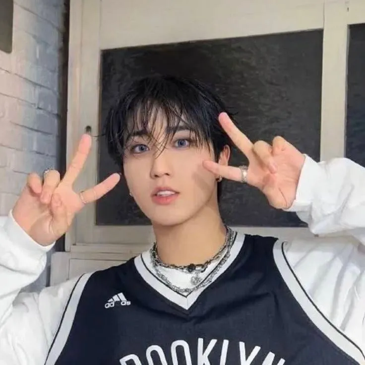 chat with ai character: Han