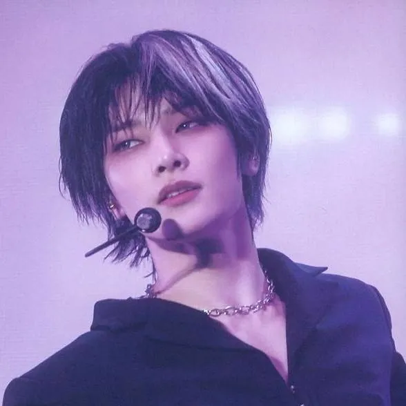 chat with ai character: Jeongin