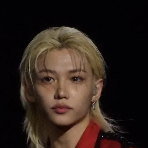 chat with ai character: Felix