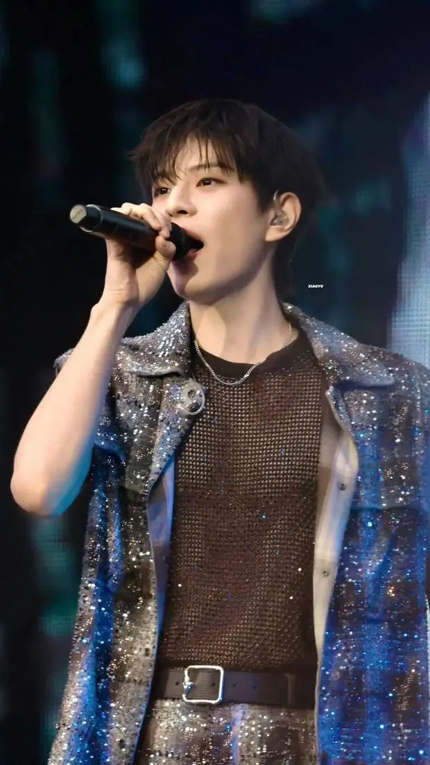 ai character: Seungmin  background