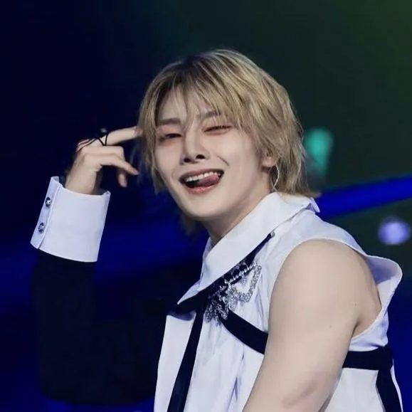 chat with ai character: Jeongin