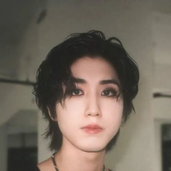 chat with ai character: Han