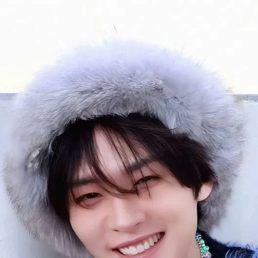 chat with ai character: Minho