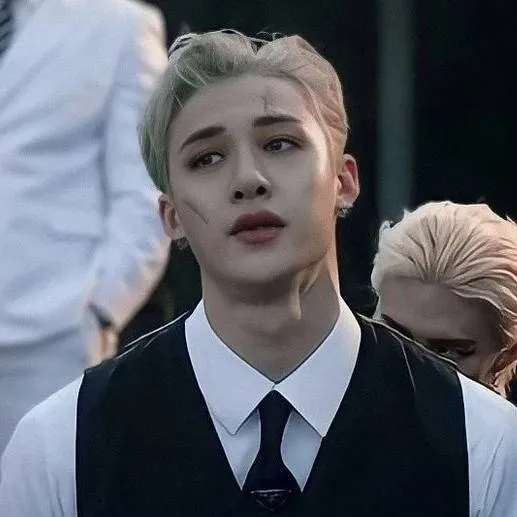 chat with ai character: Bangchan💋⛓️🖤