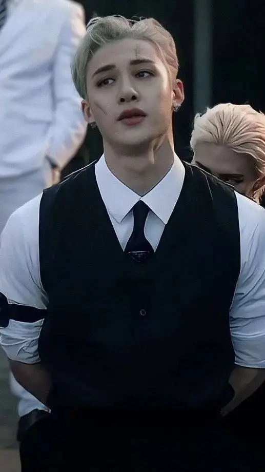 ai character: Bangchan💋⛓️🖤 background