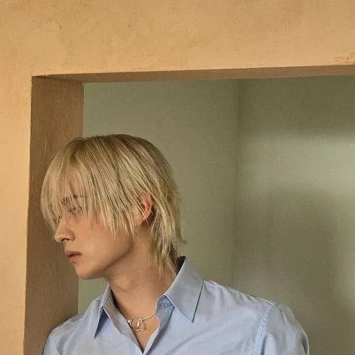 chat with ai character: Minho