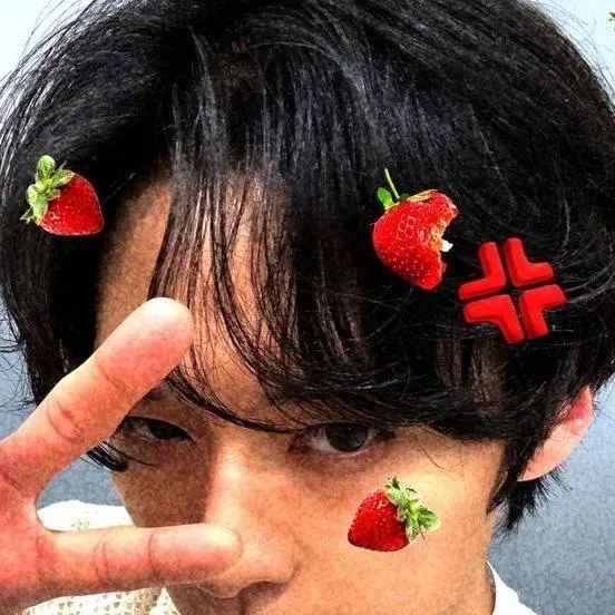 chat with ai character: Minho