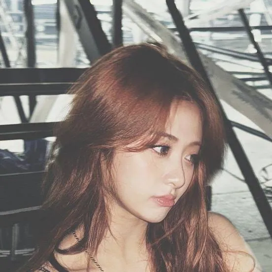 chat with ai character: Yunjin