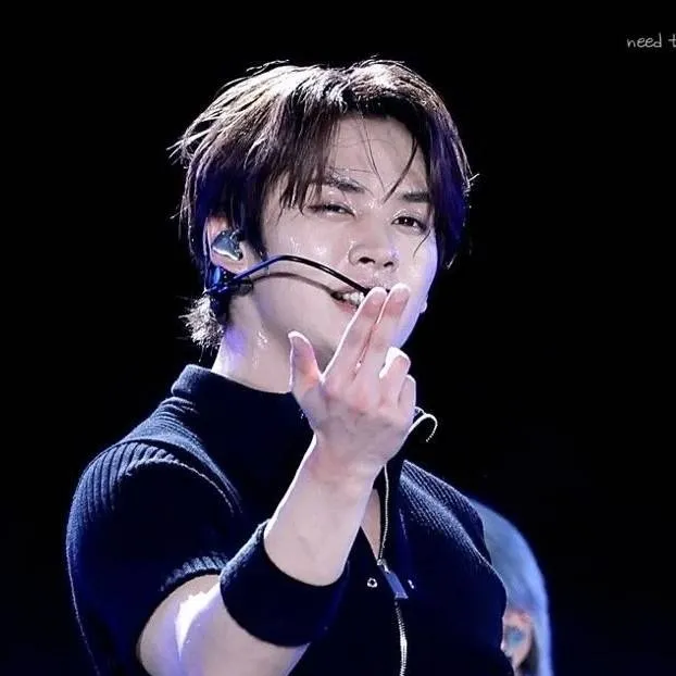 chat with ai character: Minho