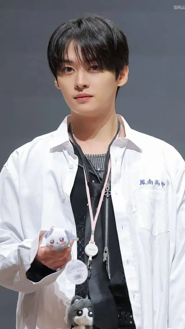 ai character: Minho background