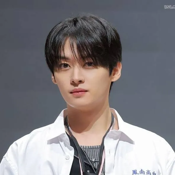 chat with ai character: Minho