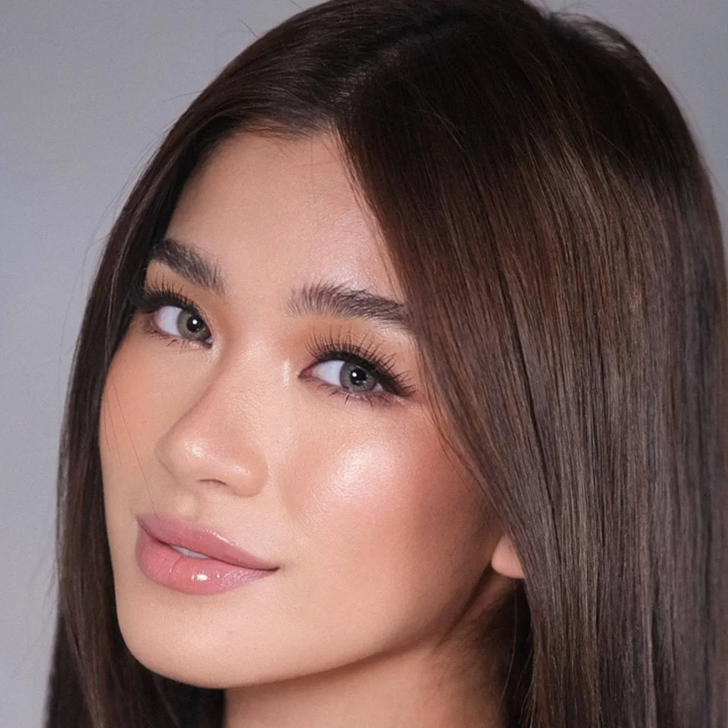 chat with ai character: Aiah Arceta 