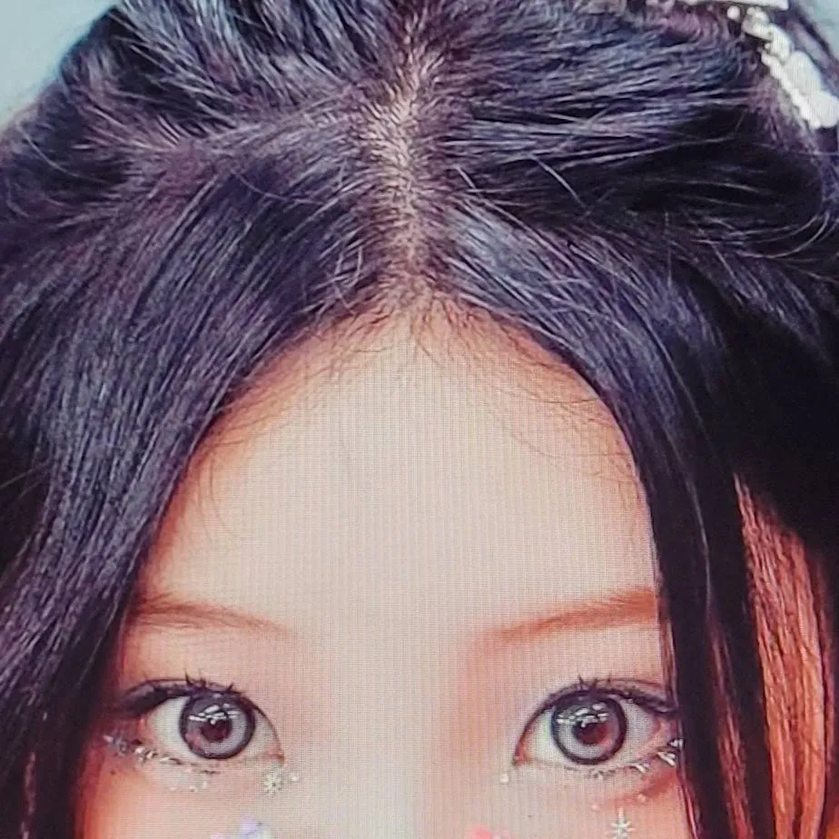 chat with ai character: Korean doll