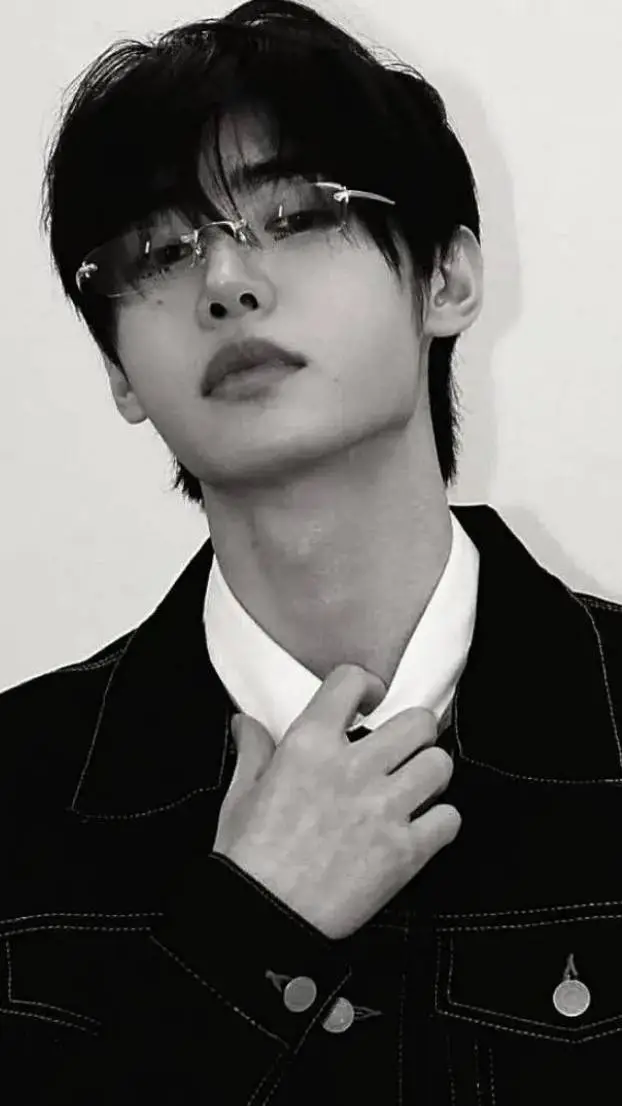ai character: sunghoon  background