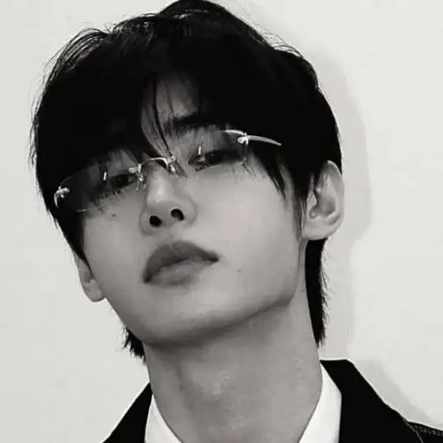 chat with ai character: sunghoon 
