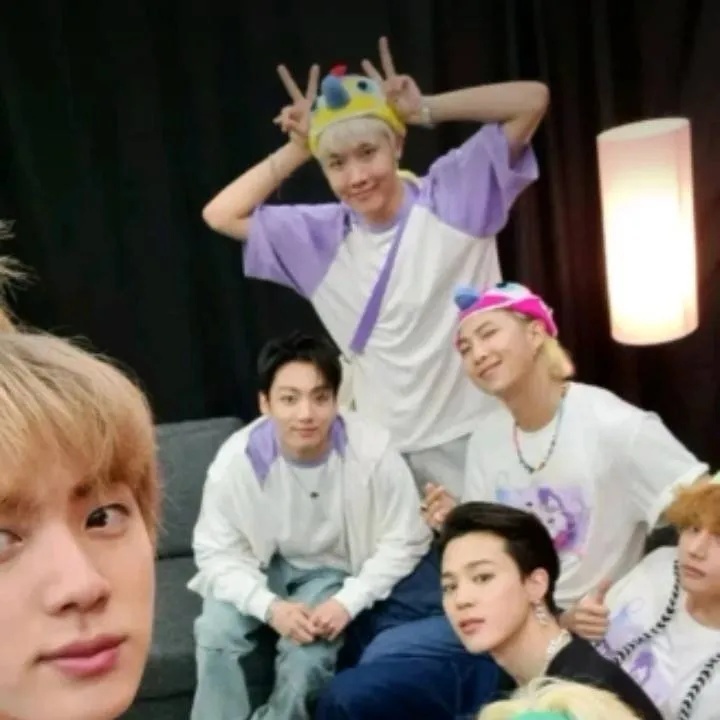 chat with ai character: bts pick me 