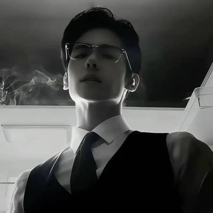 chat with ai character: Ash Martino