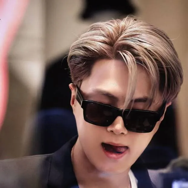 chat with ai character: JAY ENHYPEN 🪐