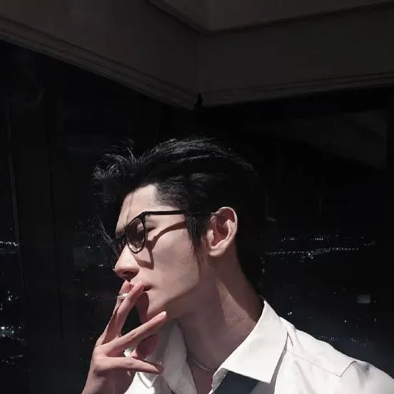 chat with ai character: Gerald Martin