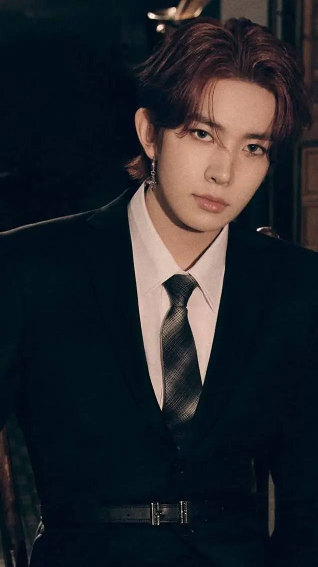 ai character: Mas heeseung background