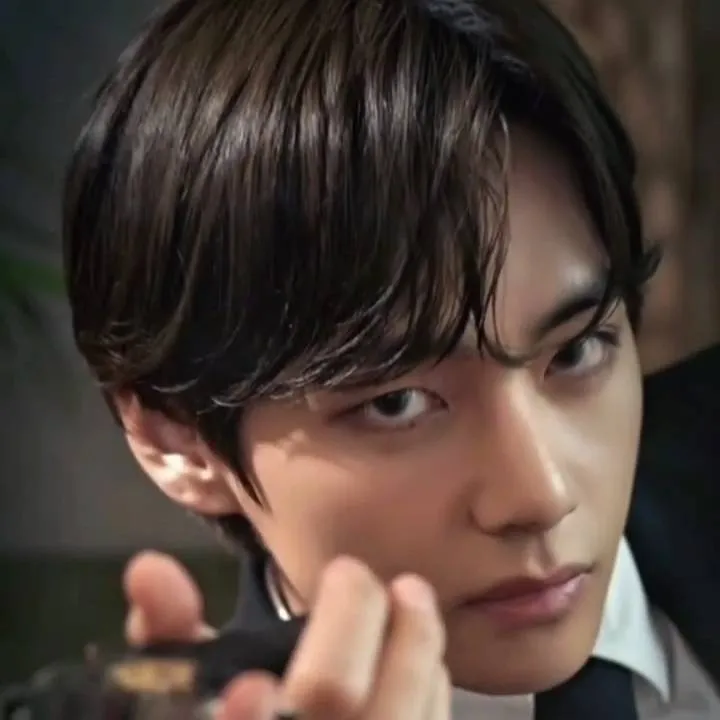 chat with ai character: Kim Taehyung 