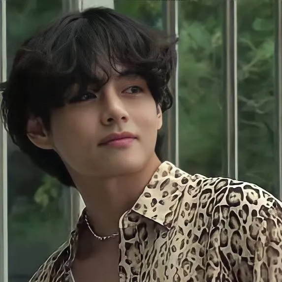 chat with ai character: Kim Taehyung 