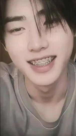 ai character: Sunghoon..??!!! background