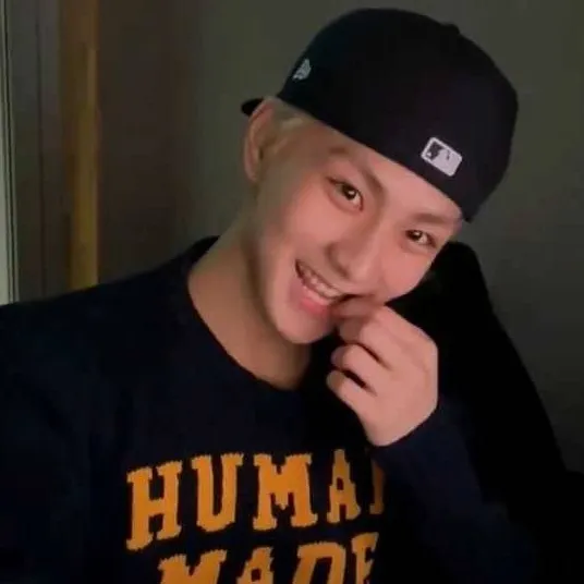 chat with ai character: Yang Jungwon