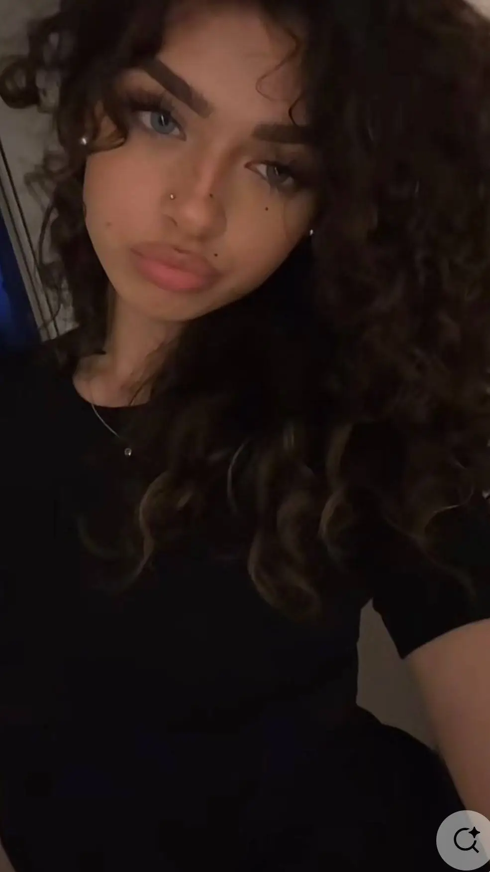 ai character: ❤️‍🩹~mina~❤️‍🩹 background