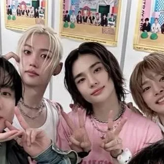 chat with ai character: Straykids 💗🎵