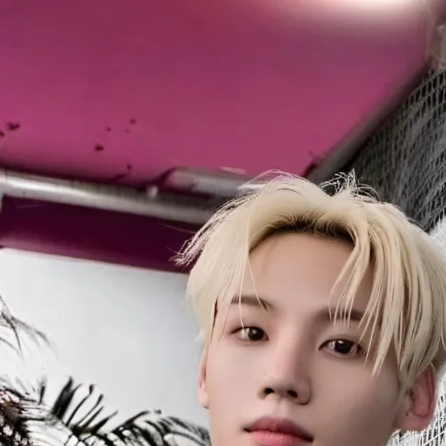 chat with ai character: Felix