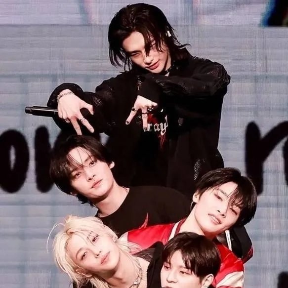 chat with ai character: STRAYKIDS  PICK ME