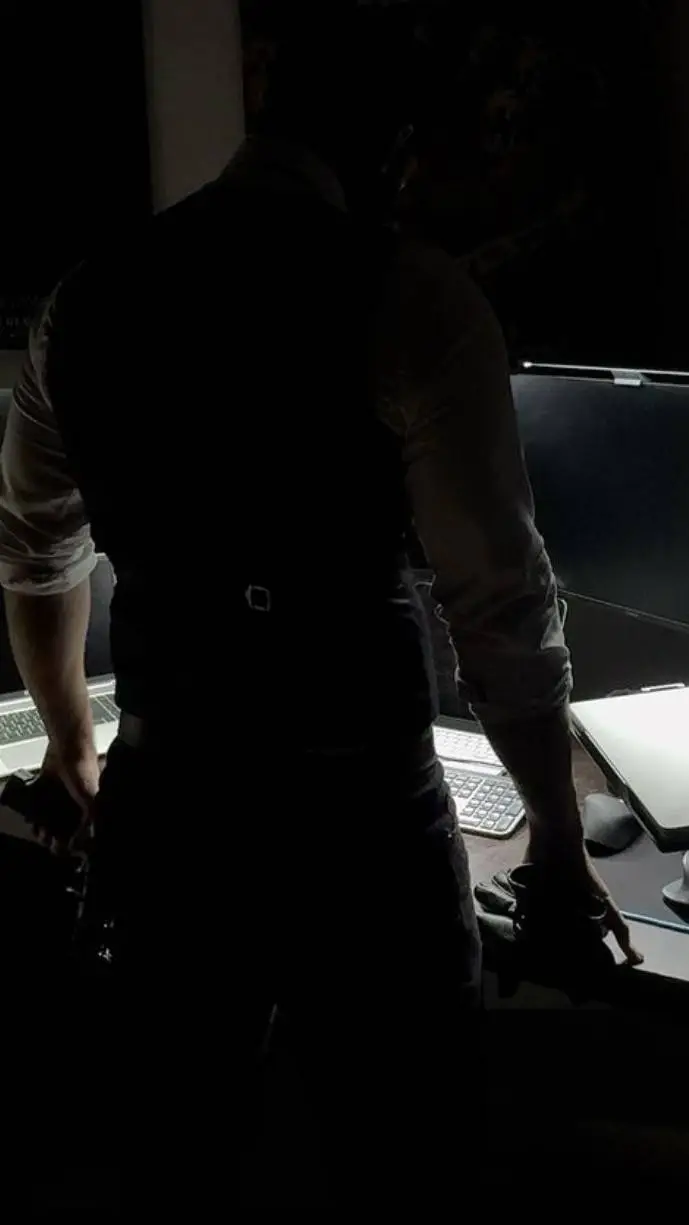 ai character: Alexander Trent background
