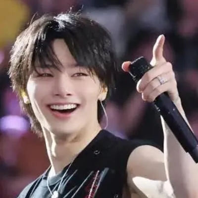 chat with ai character: I.N. F4