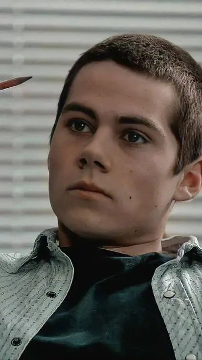 ai character: Stiles Stilinski💛 background