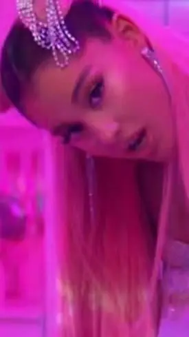 Talkie AI - Chat with ariana grande