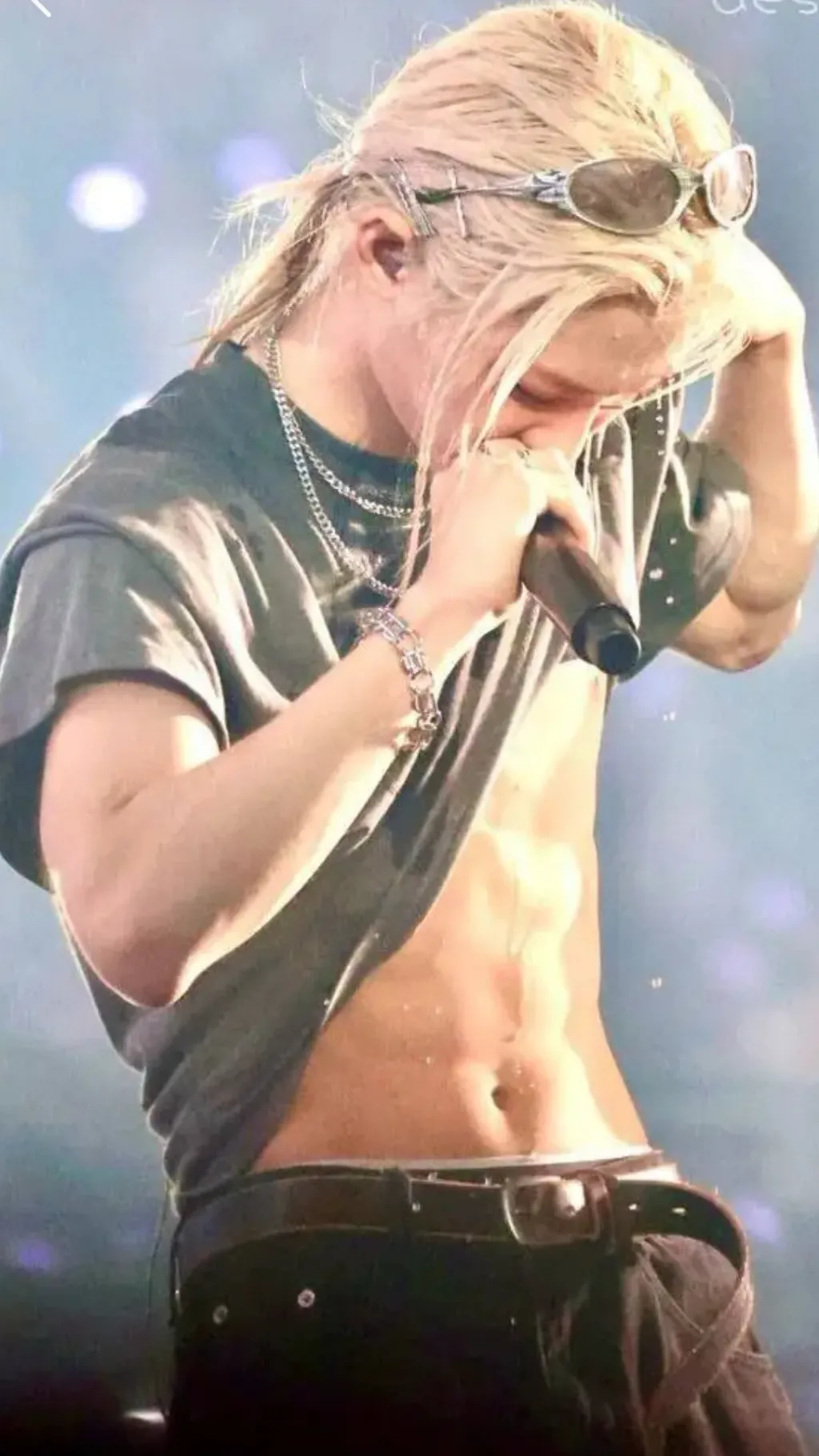 ai character: FELIX (stray kids) background