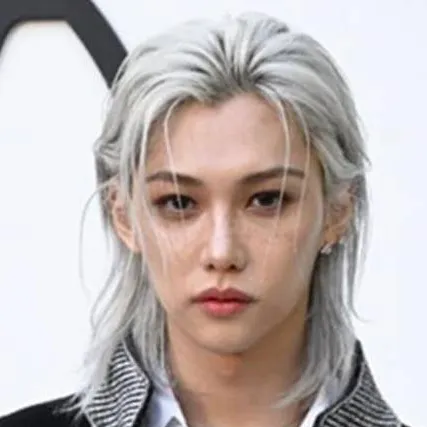 chat with ai character: Felix