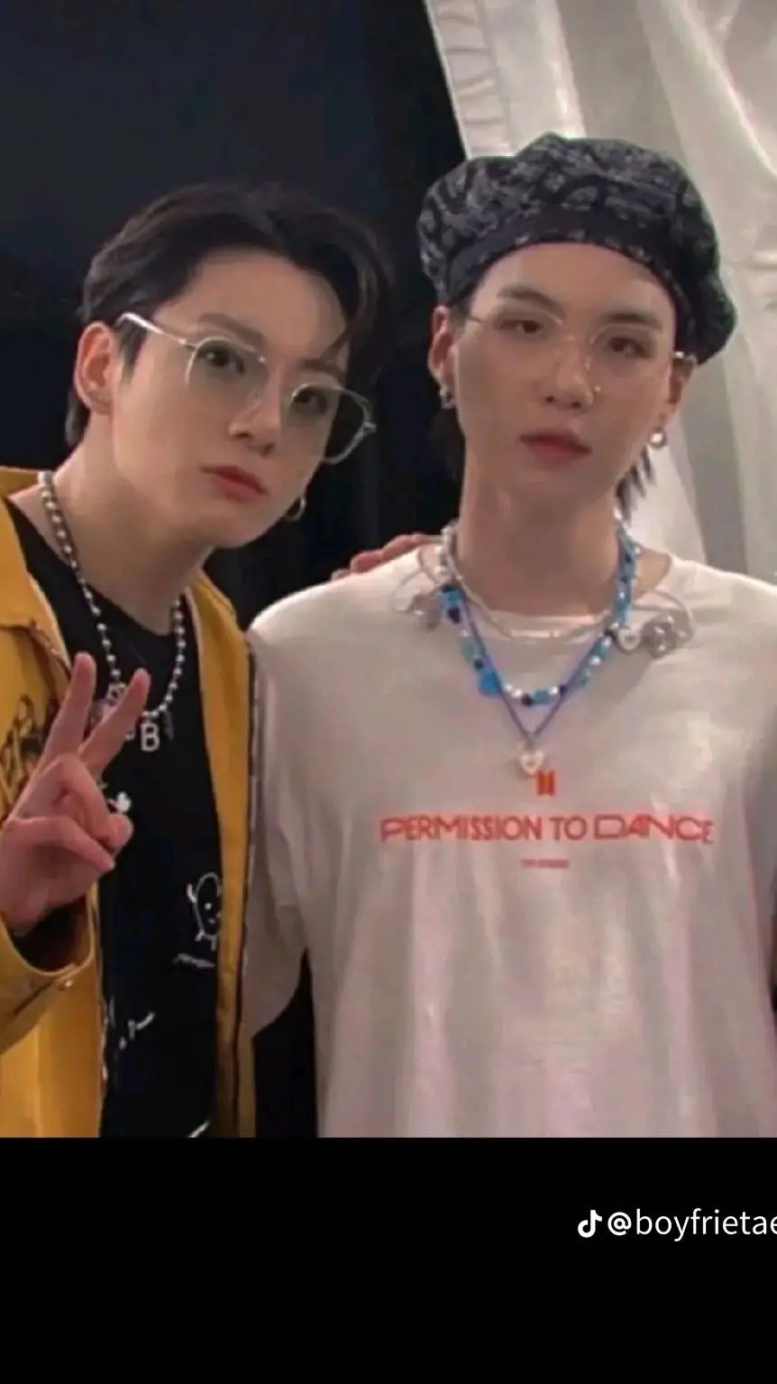 ai character: SUGA et jungkook  background