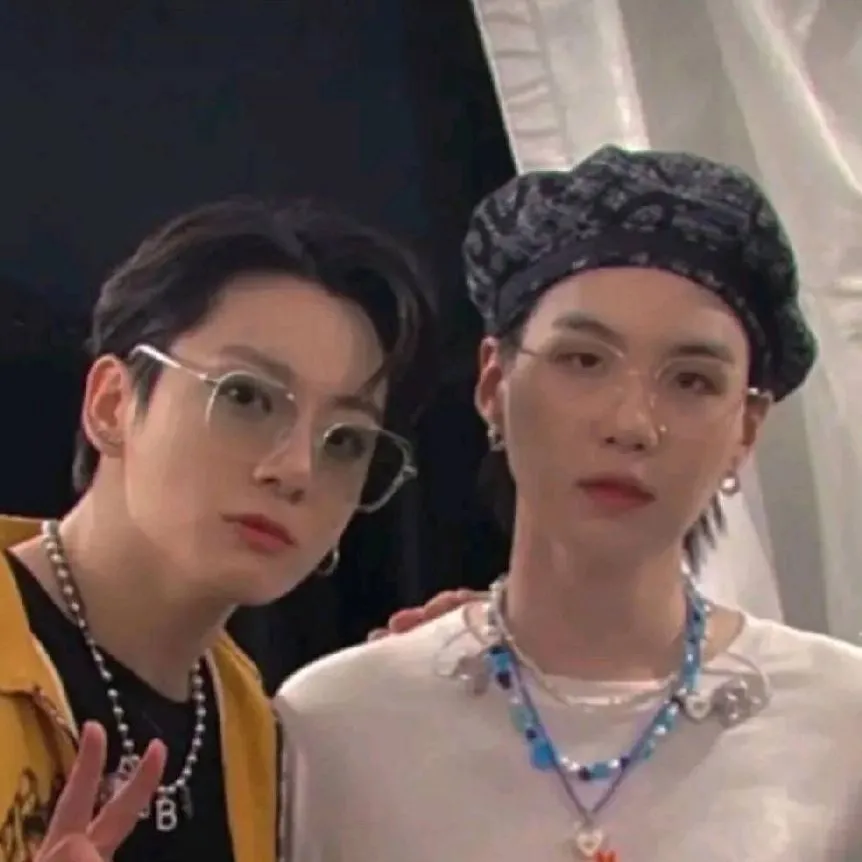 chat with ai character: SUGA et jungkook 